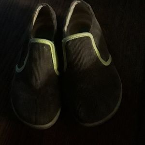 Toddler slip on corduroy sneakers